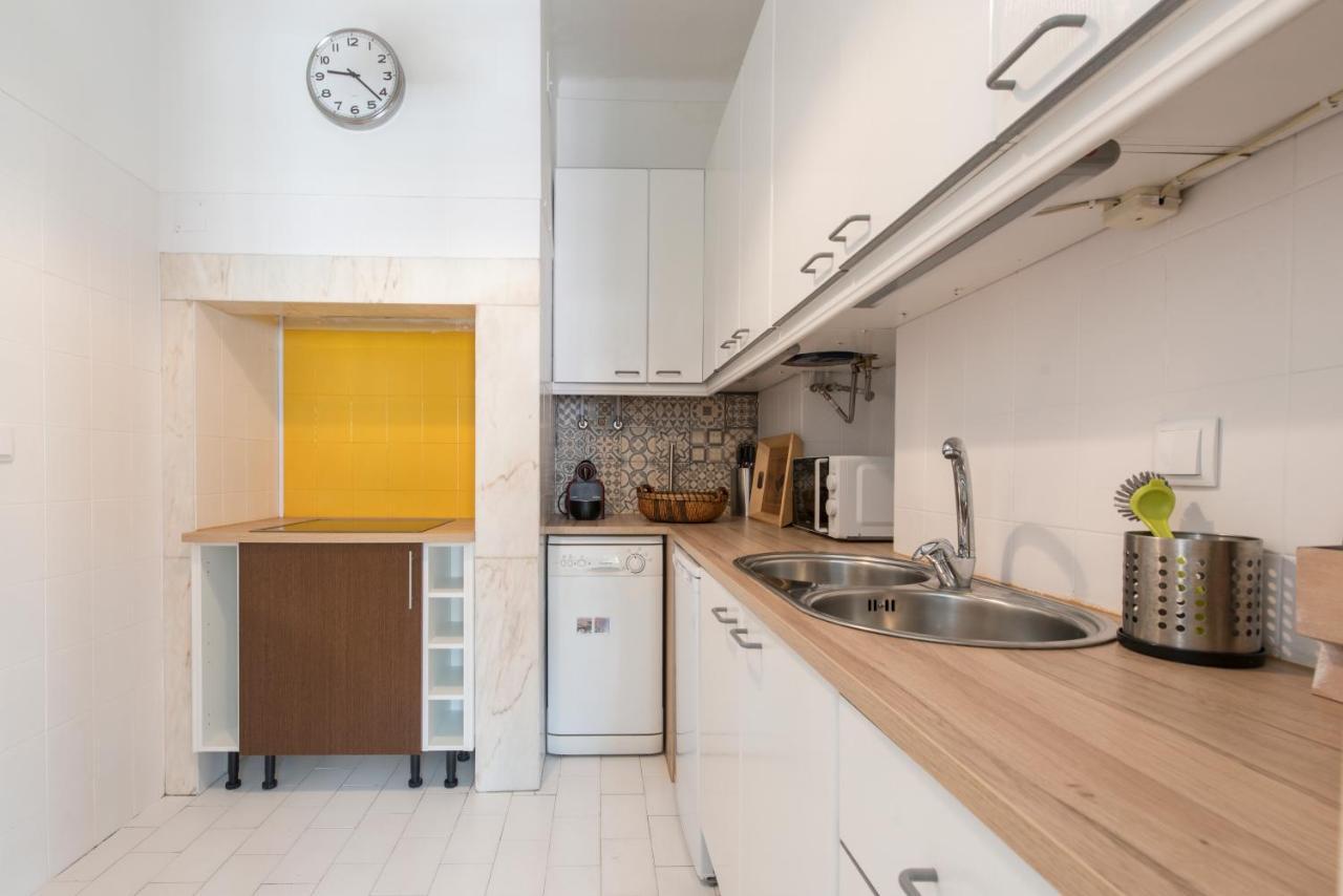 Cozy Apartment With Castel View Lisbon Exterior photo
